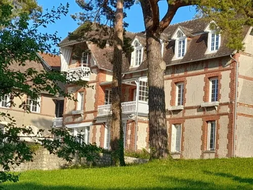 Entre Honfleur et Deauville, Face à la Mer, Dans une Bâtisse Normande Hotels in Cricquebeuf