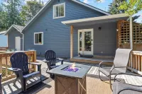 The Cozy Blue House, with AC Units in Summer Hotels in Mount Vernon