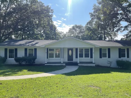 Lake front 2.5 miles from Clemson  with private cove