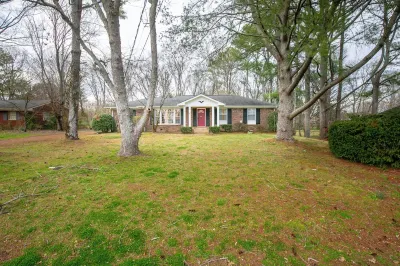 Spacious 5-Bed, 3-Bath Home – Newly Renovated with a Big Backyard! Hotels near Franklin Christian Church