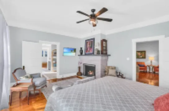 2b/2ba, HotTub, Walk To Shops, Dining! Beach Close! Wkly/Mo Discounts! Boat Opt!