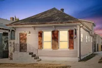 Orleans Ave. Oasis in the Big Easy with Selfie Wall Hotels in Treme