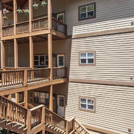 Finely Appointed Mtn Condo in Gated Resort, Only 4 Steps to get in, GREAT VIEW!