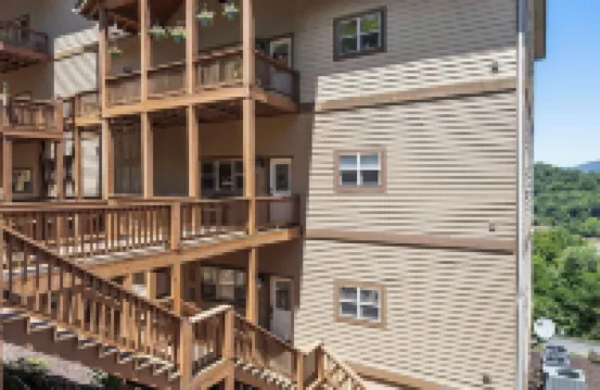 Finely Appointed Mtn Condo in Gated Resort, Only 4 Steps to get in, GREAT VIEW!