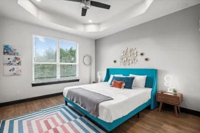 Hidden Butterfly 3 Bedroom Home- Lake Travis with Hot Tub Hotels near Northlake Church