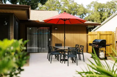 Quiet retreat with private yard and salt water pool near Daytona Shores