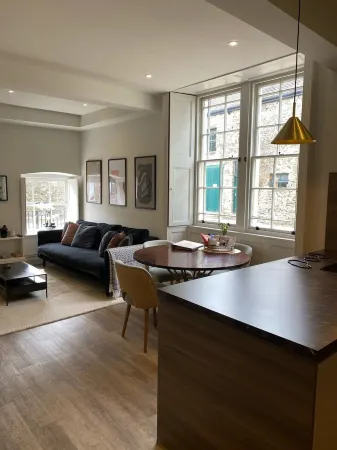 Beautiful, stylish ground floor Georgian apartment Отели рядом с достопримечательностью «Clitheroe Castle»