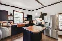 country living in a city. very close to DFW airport. in the heart of town