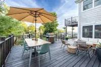 Lakefront Oasis 50mi from NYC. Direct Lake Access. Private Dock, Kayaks, Hot Tub