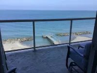 Enjoy sunsets @ spacious 3br/2ba lakefront condo #306--perfect for families