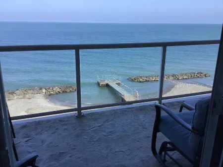 Enjoy sunsets @ spacious 3br/2ba lakefront condo #306--perfect for families