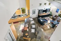 Comfort for you to relax and enjoy your gathering! Just 1 mi to beach & Village!