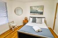 BAY OF FIRES BEACH SHACK Modern House@ Binalong Bay