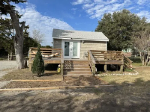 Charming Historic Cottage with Private Waterfront on Core Sound -Pet Friendly