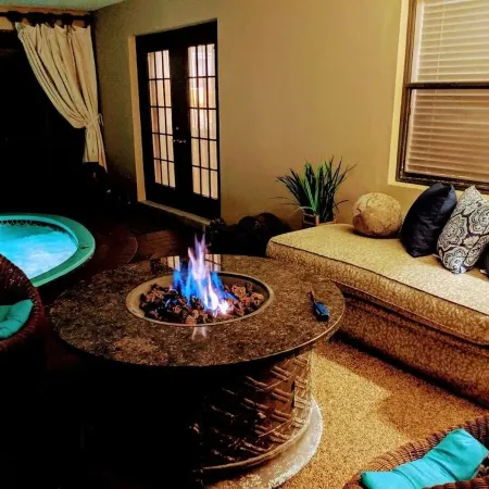 Stunning Indoor & Outdoor Living Near Beach and Shopping. Close to Boca Raton
