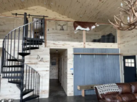 Brand new Cabin! Hot tub, fire pit, large porch, space for families, views.