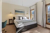 The Nininger Historic Apt - Walk to DT and River, King Bed, Pet Friendly