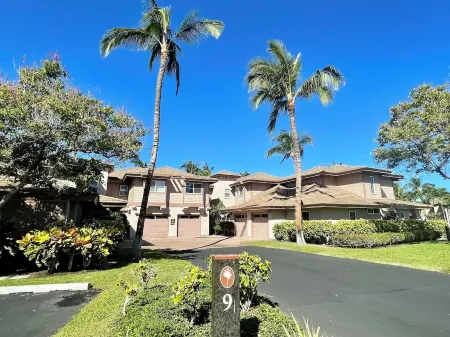 2BD/2.5BA, Golf View w Pool, Tennis & Gym, Gated Townhome in Waikoloa Colony Отели в г. Ваиколоа-Виллидж