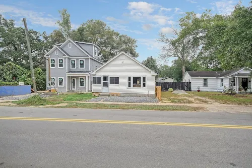 Firefly Cottage in Park Circle now Available! Great backyard close to everything