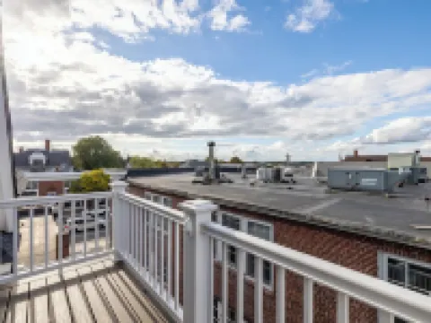 Stunning Penthouse 3Bed-3Bath Private Elevator, Just Steps to PA, Dining & Shops Hotels in Andover