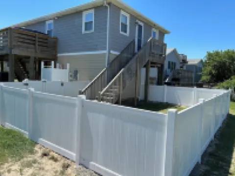 Pet friendly beach house w/ Hot Tub - Short 0.4 mile walk to beach!