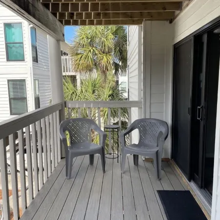 Nice and Spacious 2 Bed / 2 Bath on the Bay and across street from Orange Beach.