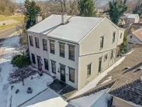 The Nature House is a perfect mix of charm and location! Hotels in Madison
