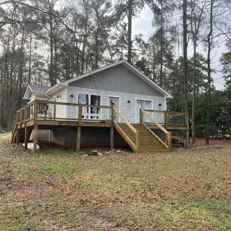 Nice cottage located on Lake Sinclair.   Lots of room with great views