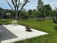 Groovy 1970s Home in central Indiana with basement full of entertainment! Hotels in Carmel