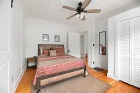 Beautiful Modern/Rustic Cottage in the heart of Lead!!!