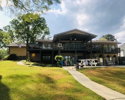 *Waterfront House on Lake Norman, Pool & Private Dock, Sleeps 1 Hotels in Fallstown