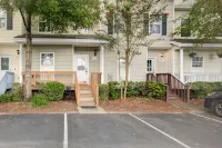Fully Equipped Spacious Lakeside Townhouse Hotel in zona Tanger Outlets Charleston