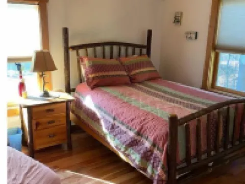 Bear Creek Lodge: By First Lake, Ride from Cabin Hotels in Webb