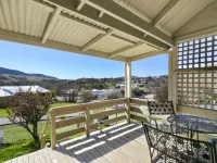 Cute and quaint country cottage in the heart of Omeo Victoria. Hotels in Omeo