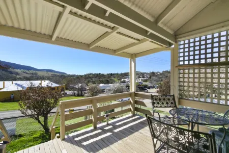 Cute and quaint country cottage in the heart of Omeo Victoria.