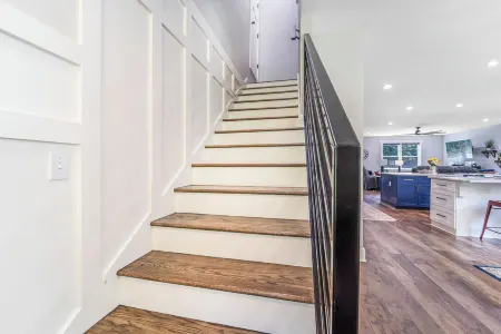 Family Friendly w/4 Kings Near Uga & Downtown Athens. Parking for Uga Basketball