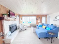 Cozy 1 bd/1.5 Bath Condo in tranquil Crooked Lake with Kayaks & Dock