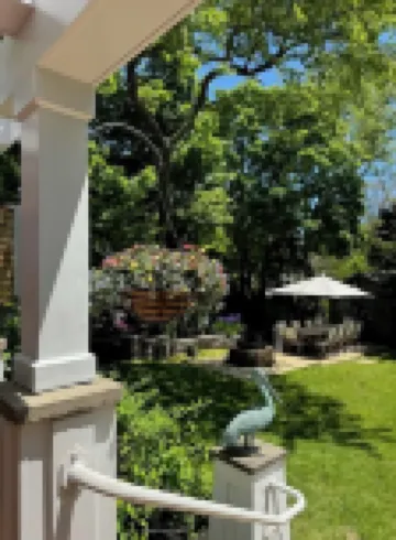 Oak Bluff's Victorian Walk to Town & Beaches
