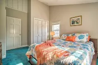 Spacious home - Sleeps 15 -Steps to a Private Beach