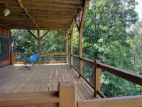 Lake cabin w/Mountain view, game room, & lake access, Sleeps 8, 3 King Bedrooms