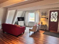 Cozy 3-bedroom cabin near beautiful Harbor Springs