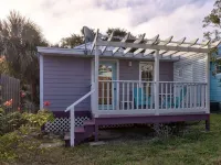 Little House, Cute, Cozy Artist Cottage Hotels in Cedar Key
