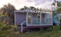Little House, Cute, Cozy Artist Cottage Hotels near Island Arts