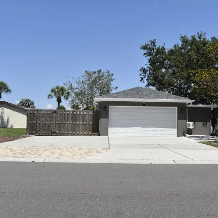 Cozy Private Stay. Near Ami Beaches & Img Academy. Boats and Jetskies Driveway.