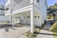 Home in Kure Beach 4 beds 4 bath PIER and OCEAN 클램 셸 퍼블릭 비치 액세스 주변 호텔
