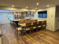 GRAND TRAVERSE GETAWAY Downtown luxury condo 3 blocks from the beach, sleeps 16.