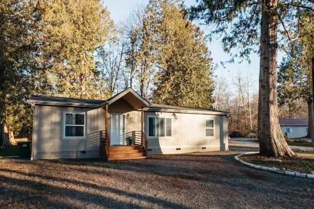 Neptune Haven Getaway Near the Ocean Отели рядом с достопримечательностью «Silver Reef Casino»