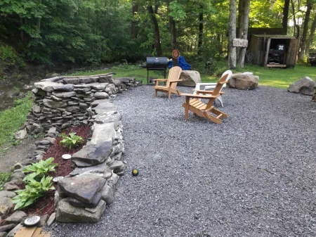 Come and enjoy some peace and quiet at the Pumpkin hollow Inn