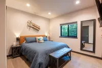 Luxury Mountain Cabin with Hot Tub, Fire Pit, EV Charger, Skiing <.3 Miles Away