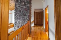 Adirondacks Getaway - Hiking Trails - Sauna - 5-Min from Lake - Pet-Friendly